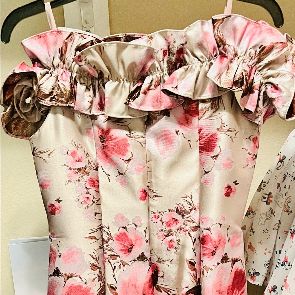 Pretty cocktail dress!